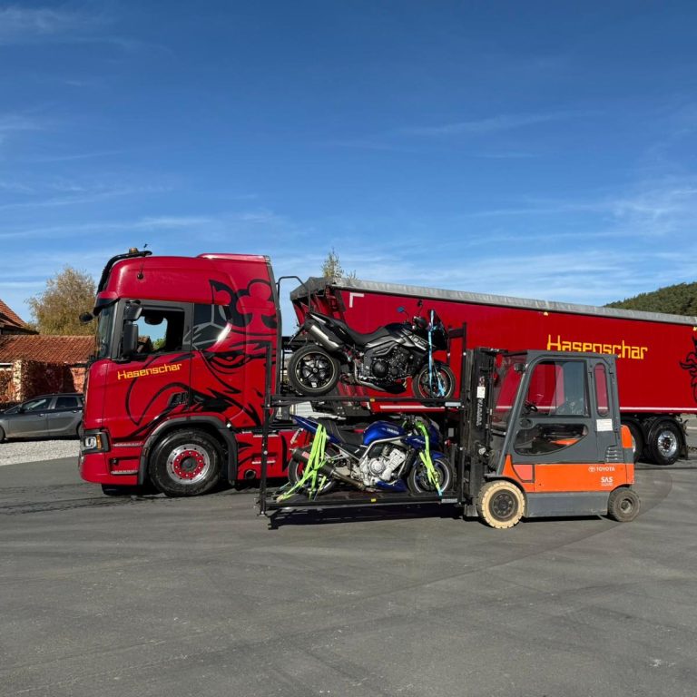 Motorradtransport mit den Lkws der Fa. Hasenschar Transporte