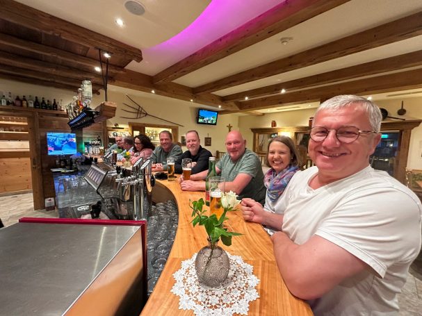 geselliger Abend im Hotel Grizzly geselliger Abend im Hotel Grizzly