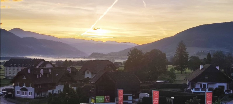Sonnenaufgang am Hotel Grizzly Sonnenaufgang am Hotel Grizzly